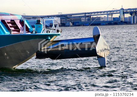 海原を翔ぶ翼…翼走に使用する水中翼を上昇させた『ジェットホイル』 115370234