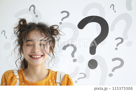 何もわからないので笑ってごまかすかわいいアジア人の少女 115373308
