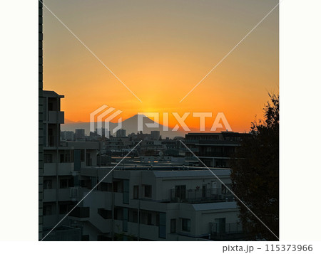 夕陽と富士山 115373966