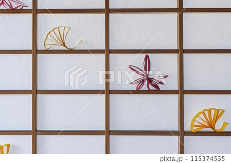 秋の京都 随心院 秋を感じる障子の貼り絵 秋の京都 随心院 秋を感じる障子の貼り絵 115374535