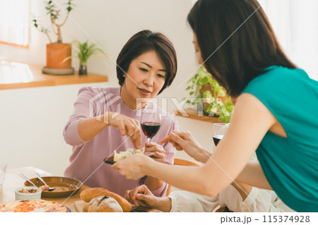 a forty-something woman 115374928