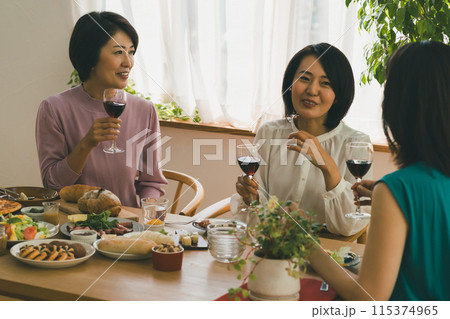 a forty-something woman 115374965