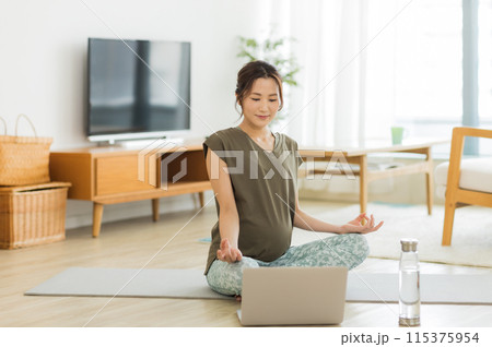 マタニティヨガ　オンラインヨガ 115375954