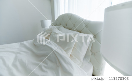明る部屋の白いベッド 明る部屋の白いベッド 115378508