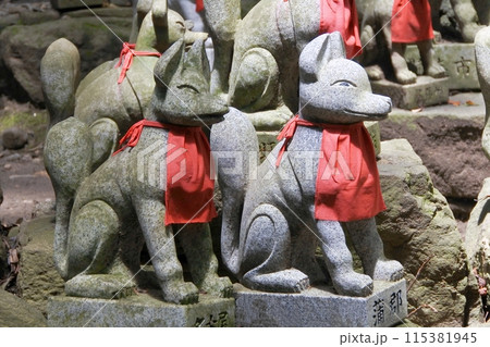 豊川稲荷霊狐塚 115381945