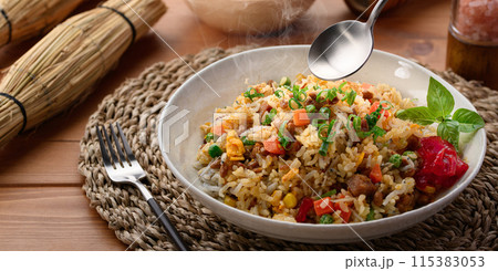 しらすと納豆の炒飯　（ 納豆の香ばしさが楽しめるアレンジ炒飯 ） 115383053