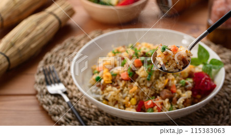 しらすと納豆の炒飯 ( 納豆の香ばしさが楽しめるアレンジ炒飯 ) しらすと納豆の炒飯 ( 納豆の香ばしさが楽しめるアレンジ炒飯 ) 115383063
