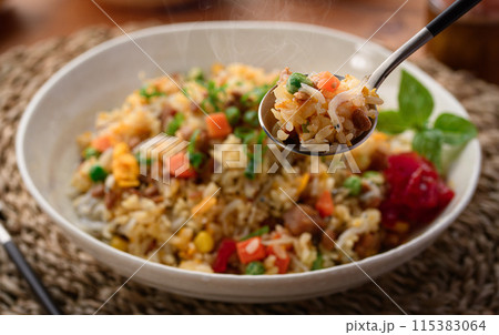 しらすと納豆の炒飯 ( 納豆の香ばしさが楽しめるアレンジ炒飯 ) しらすと納豆の炒飯 ( 納豆の香ばしさが楽しめるアレンジ炒飯 ) 115383064