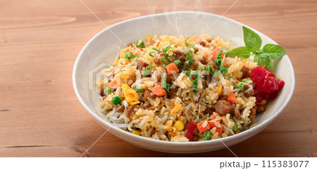 しらすと納豆の炒飯　（ 納豆の香ばしさが楽しめるアレンジ炒飯 ） 115383077