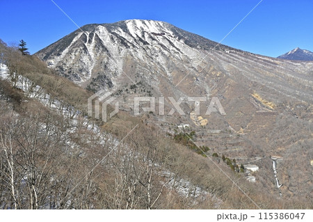 奥日光明智平から男体山を望む 115386047