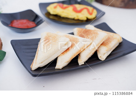 delicious toast and omelet as a background delicious toast and omelet as a background 115386884