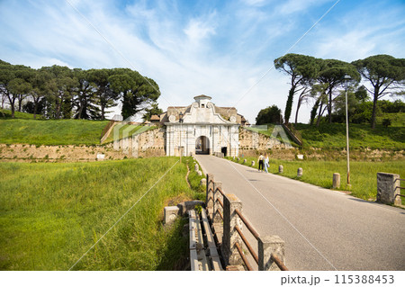 Palmanova, Italy, Europe - people walking on asphalt road to ancient town gate 115388453