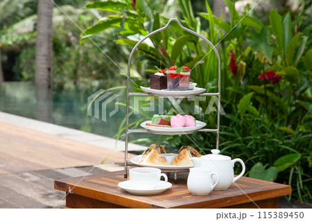 テラスでのアフターヌーンティー 115389450
