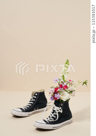 flowers in one shoe 115391017