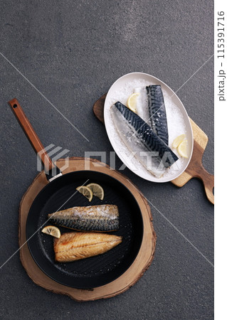 raw and roasted mackerel 115391716