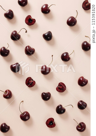regular fresh cherries regular fresh cherries 115391820