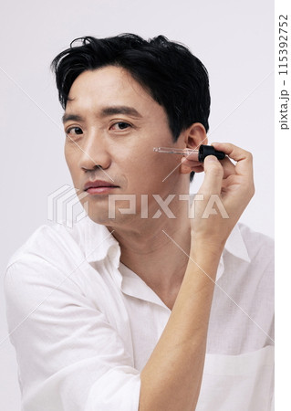 a middle aged man who drops ampoules near his eyes 115392752
