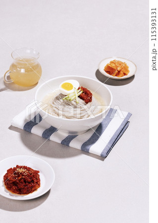 Cold naengmyeon in summer Cold naengmyeon in summer 115393131