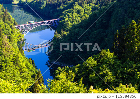 【福島県・奥会津】新緑美しい、第1只見川橋梁 【福島県・奥会津】新緑美しい、第1只見川橋梁 115394856