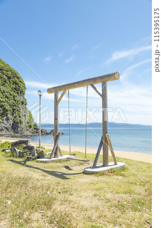 前浜海水浴場の絶景ブランコ【長崎県南島原市】 前浜海水浴場の絶景ブランコ【長崎県南島原市】 115395175