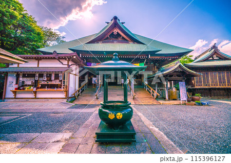 日本の横浜都市景観 6月。弘明寺駅前の商店街を抜けた先。弘明寺などを望む 日本の横浜都市景観 6月。弘明寺駅前の商店街を抜けた先。弘明寺などを望む 115396127