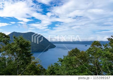 北海道/ 摩周ブルーと青空が映える北海道 道東の穴場 夏の裏摩周展望台 北海道/ 摩周ブルーと青空が映える北海道 道東の穴場 夏の裏摩周展望台 115399167