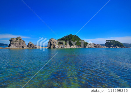 東北・浄土ヶ浜・まるで極楽浄土、砥石浜から眺める鷹岩、烏帽子岩と浄土ヶ島・岩手県宮古市(2) 東北・浄土ヶ浜・まるで極楽浄土、砥石浜から眺める鷹岩、烏帽子岩と浄土ヶ島・岩手県宮古市(2) 115399856