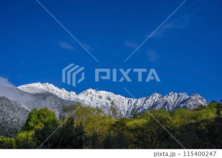 《絶景! 秋の上高地》冠雪の北アルプス 《絶景! 秋の上高地》冠雪の北アルプス 115400247