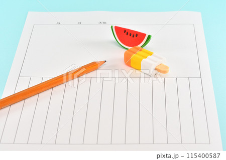 絵日記と夏の小物で夏休みの宿題のイメージ 絵日記と夏の小物で夏休みの宿題のイメージ 115400587