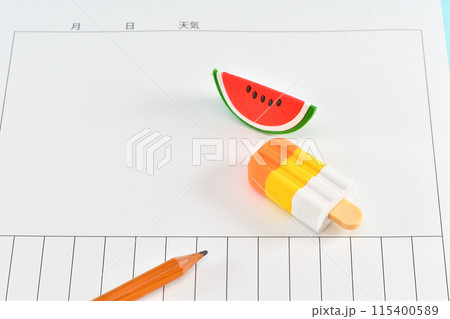 絵日記と夏の小物で夏休みの宿題のイメージ 絵日記と夏の小物で夏休みの宿題のイメージ 115400589