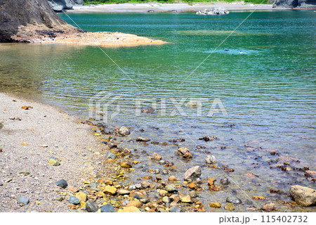東北・浄土ヶ浜エリア・蛸の浜付近の岩場で素潜りを楽しむ地元の少年達・岩手県宮古市(2) 東北・浄土ヶ浜エリア・蛸の浜付近の岩場で素潜りを楽しむ地元の少年達・岩手県宮古市(2) 115402732