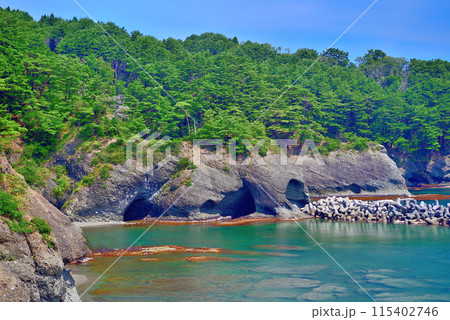 東北・浄土ヶ浜エリア・奇岩に囲まれた蛸の浜、地元に愛される美しい風景・岩手県宮古市(1) 115402746