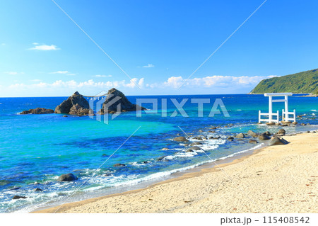 【福岡県】快晴の桜井二見ヶ浦の夫婦岩と白鳥居（糸島） 115408542