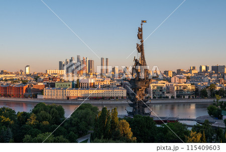 View of the monument to Peter the Great by Zurab Tsereteli in the center of the Russian capital on a summer morning 115409603