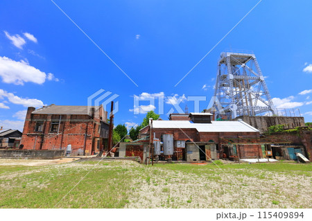 【熊本県】快晴の三井三池炭鉱万田坑の第二竪坑櫓（明治日本の産業革命遺産） 115409894