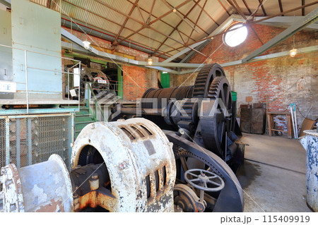 【熊本県】快晴の三井三池炭鉱万田坑の第二竪坑櫓の巻揚機室(明治日本の産業革命遺産) 【熊本県】快晴の三井三池炭鉱万田坑の第二竪坑櫓の巻揚機室(明治日本の産業革命遺産) 115409919