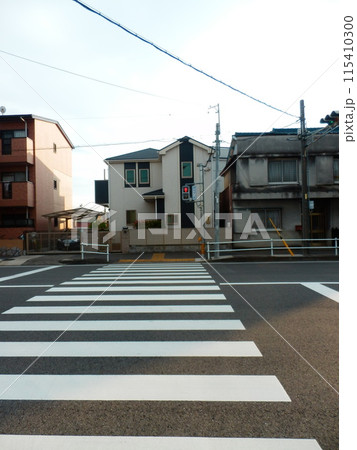 赤信号の横断歩道 赤信号の横断歩道 115410300