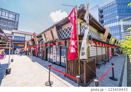 「東京都」観光客で賑わう豊洲千客万来の風景 「東京都」観光客で賑わう豊洲千客万来の風景 115410433