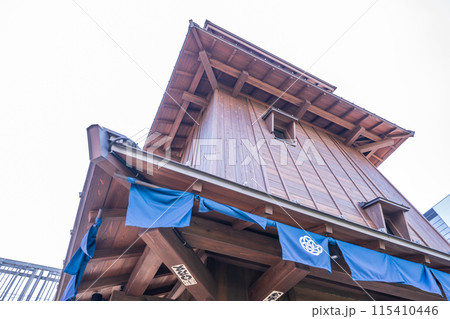 「東京都」観光客で賑わう豊洲千客万来の風景 115410446