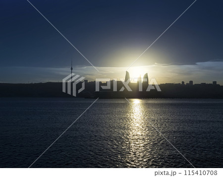 アゼルバイジャン・バクーのベイサイドから眺める夕景 / Baku bay, Azerbaijan 115410708
