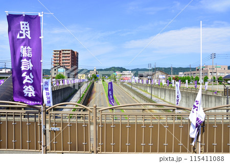 えちごトキめき鉄道妙高はねうまラインの上越妙高駅から直江津駅までの車窓風景(2022年夏) 115411088