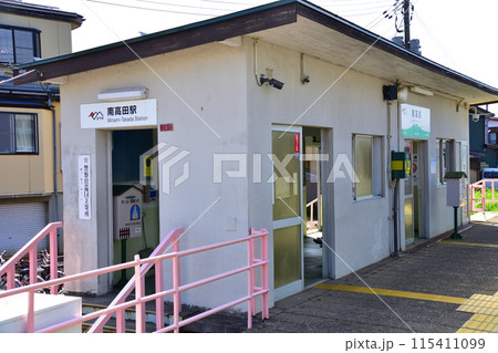 えちごトキめき鉄道妙高はねうまラインの上越妙高駅から直江津駅までの車窓風景(2022年夏) えちごトキめき鉄道妙高はねうまラインの上越妙高駅から直江津駅までの車窓風景(2022年夏) 115411099