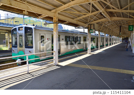 えちごトキめき鉄道妙高はねうまラインの上越妙高駅から直江津駅までの車窓風景(2022年夏) えちごトキめき鉄道妙高はねうまラインの上越妙高駅から直江津駅までの車窓風景(2022年夏) 115411104