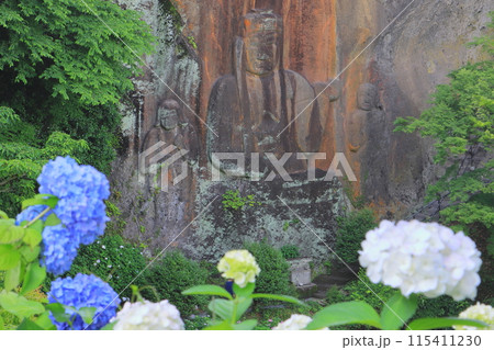 普光寺摩崖仏と紫陽花(豊後大野市) 普光寺摩崖仏と紫陽花(豊後大野市) 115411230