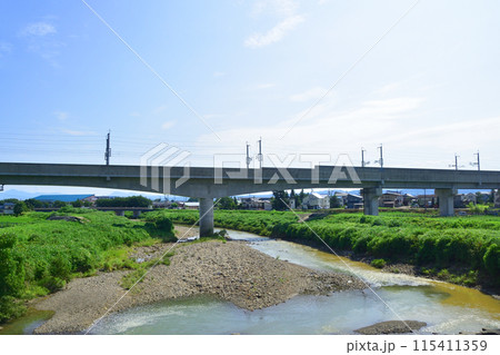 えちごトキめき鉄道妙高はねうまラインの妙高高原駅から上越妙高駅までの車窓風景(2022年夏) えちごトキめき鉄道妙高はねうまラインの妙高高原駅から上越妙高駅までの車窓風景(2022年夏) 115411359