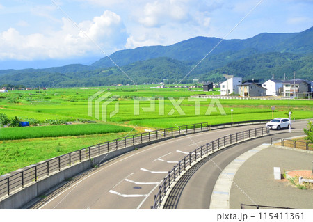 えちごトキめき鉄道妙高はねうまラインの妙高高原駅から上越妙高駅までの車窓風景(2022年夏) 115411361