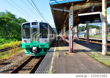 えちごトキめき鉄道妙高はねうまラインの妙高高原駅から上越妙高駅までの車窓風景(2022年夏) 115411363