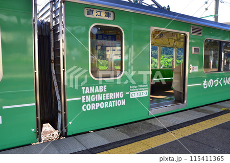 えちごトキめき鉄道妙高はねうまラインの妙高高原駅から上越妙高駅までの車窓風景(2022年夏) 115411365