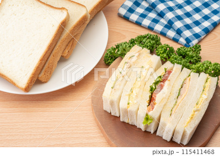 美味しそうなミックスサンドイッチ 美味しそうなミックスサンドイッチ 115411468