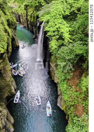 初夏の真名井の滝（縦） 115412078